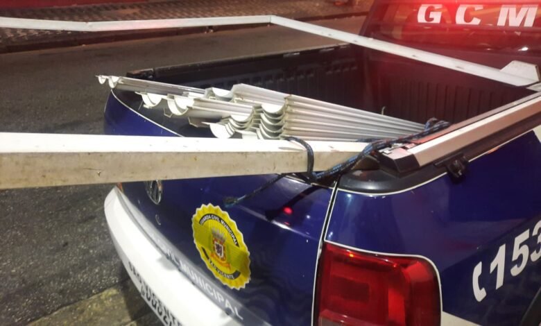 Dupla é detida por furto de portão de clínica de idosos