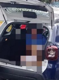 Jovem salta de carro de aplicativo em movimento após mudança de rota