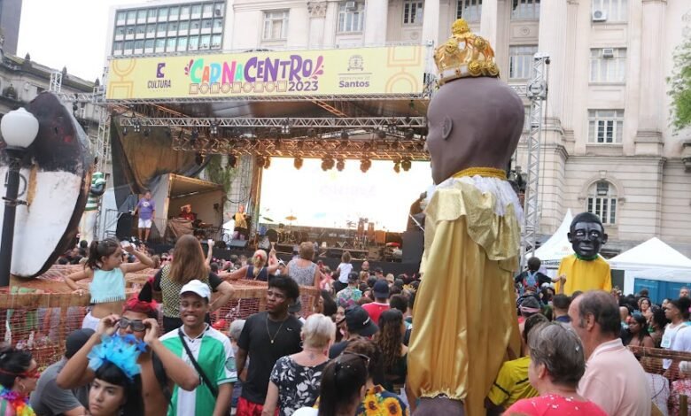 Carnacentro prossegue com diversão e solidariedade em Santos
