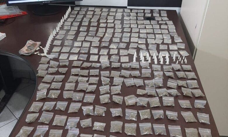 Polícia encerra comércio de drogas no Litoral Sul e prende traficante