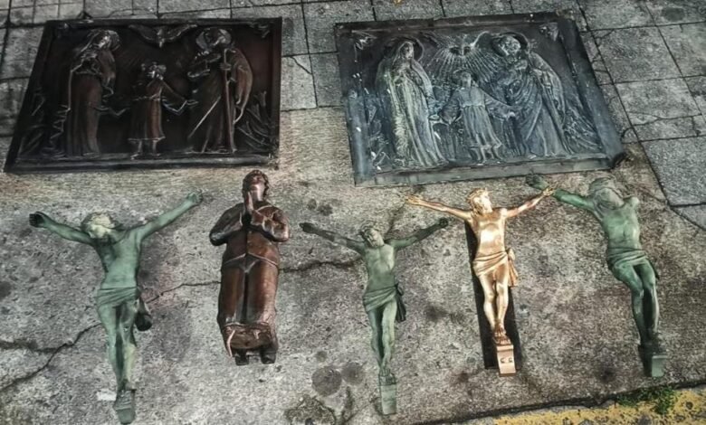 Dupla é presa após furto de peças de cemitério de Santos