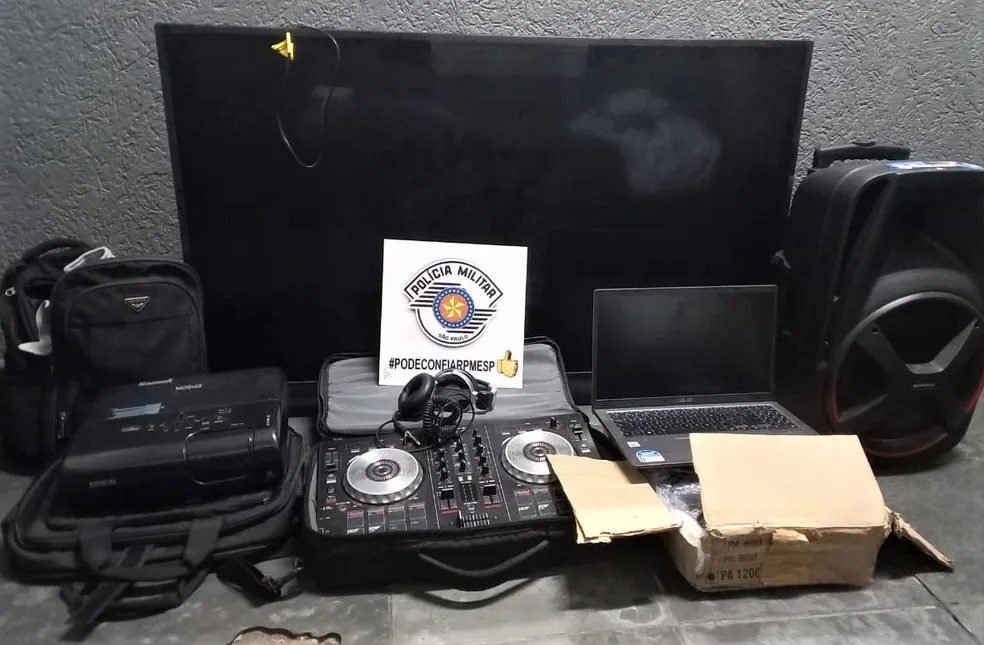 VÍDEO - Câmeras flagram mulher grávida roubando produtos avaliados em R$ 20 mil