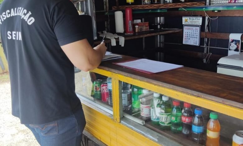 Comércio irregular é interditado e ferro-velho notificado em Santos