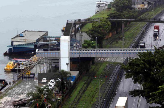 Faixa de pedestres da travessia de barcas entre Santos e Guarujá é reaberta pela SPA