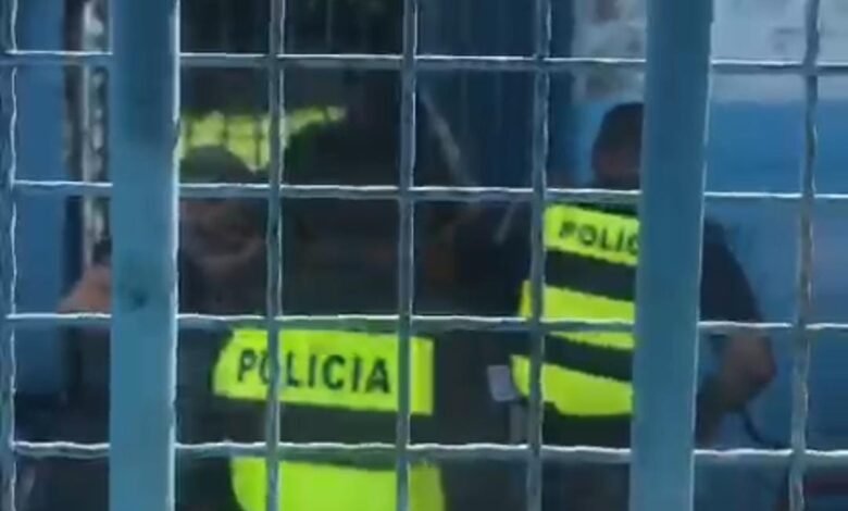 VÍDEO - Bandido invade escola de Praia Grande durante fuga e vai preso