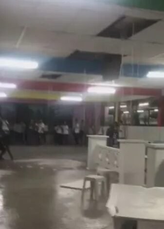 Teto de escola estadual de Santos desaba durante fortes chuvas