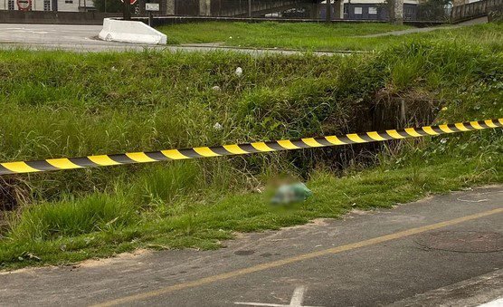 Mãe do feto encontrado jogado em canal de Praia Grande é identificada