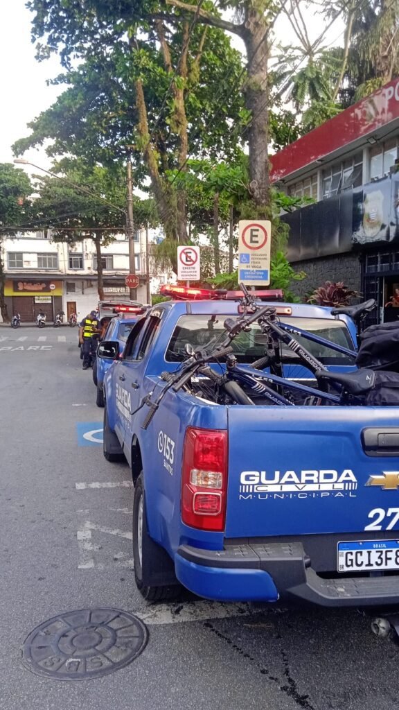 Dois homens são presos por crimes ligados a furtos de bicicletas na orla