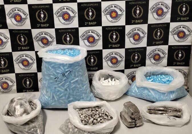 Cerca de 8 Kg de drogas são apreendidos durante operação em morro de Santos