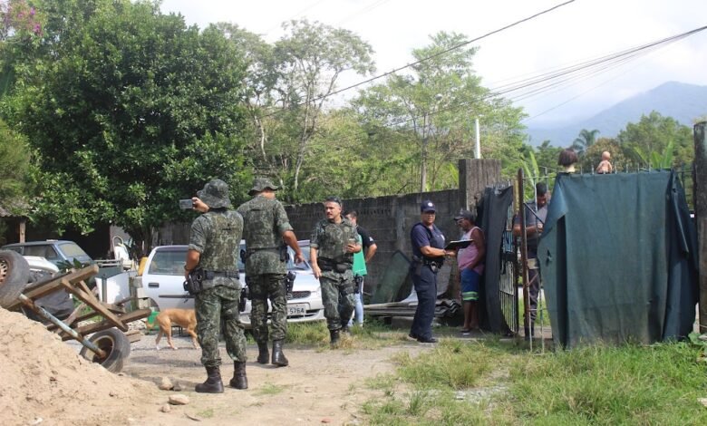 Força-tarefa coíbe ocupação e comércio irregulares na Área Continental de Santos