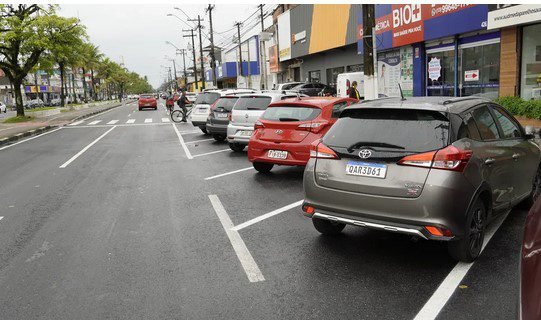 Novas regras de estacionamento são implantadas em avenidas de Guarujá