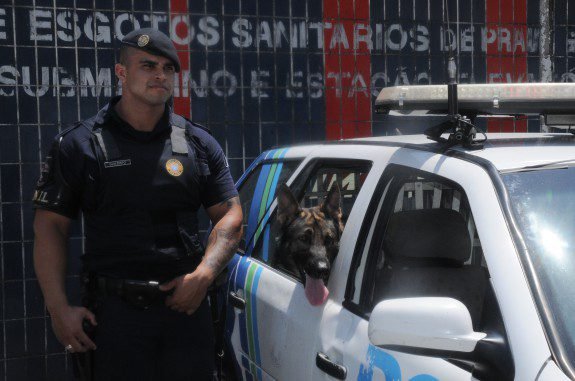 Carro roubado é recuperado em Praia Grande no bairro Glória