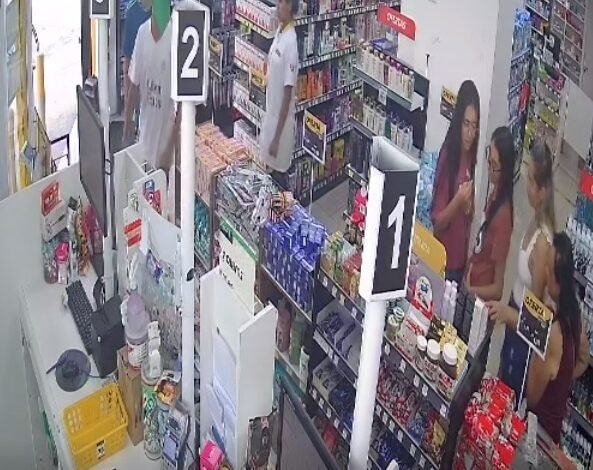 VÍDEO - Homem que roubou farmácia em Guarujá é preso