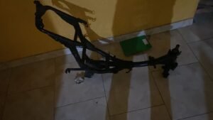 Homens suspeitos de adulteração de veículos roubados em São Vicente são presos