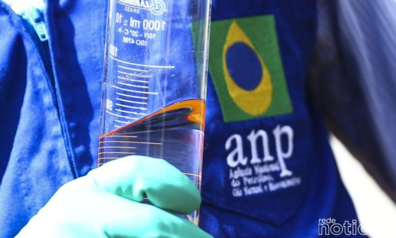 ANP encontra irregularidades nos preços de combustíveis em 12 estados