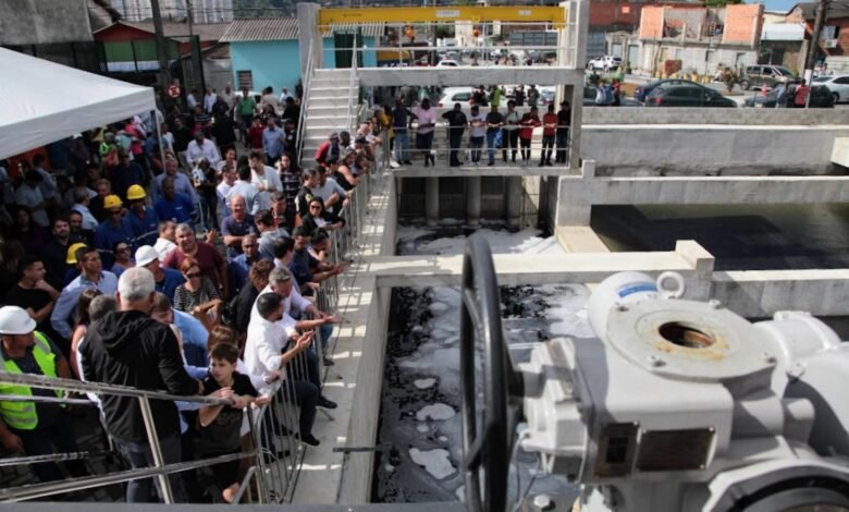 VÍDEO - Estação elevatória e comportas contra enchentes começam a funcionar em Santos