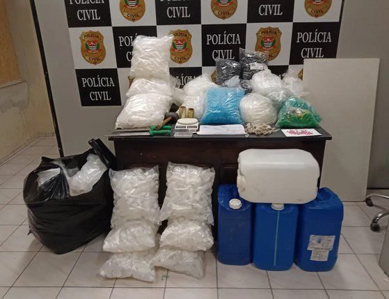 Barracos usados para o tráfico de drogas em Santos são estourados