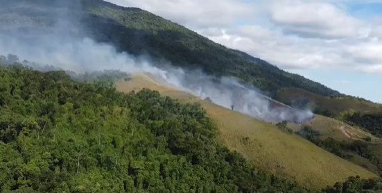 Área de 80 mil metros em Ilhabela é alvo da queimada