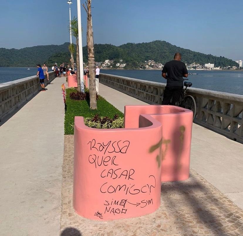 Pier dos Apaixonados em São Vicente é vandalizado