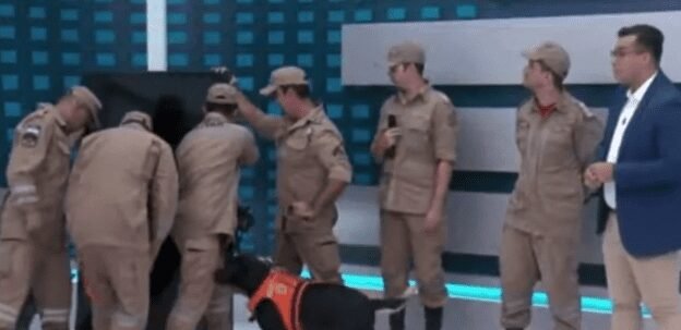 Acidente em estúdio de emissora assusta apresentador