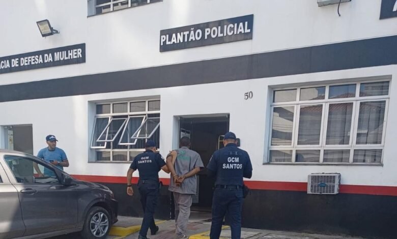 Homem acusado de homicídio é detido na praia