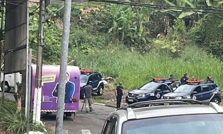 Ossada humana é encontrada por funcionários de limpeza urbana