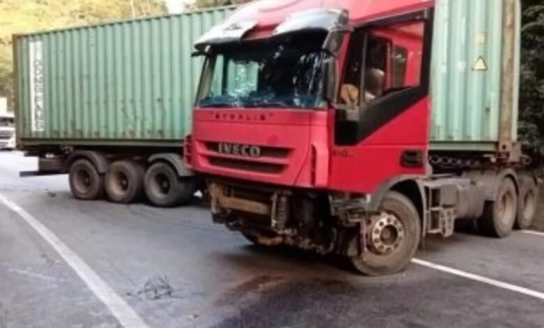 Acidente interdita rodovia Anchieta, na altura de Cubatão (SP