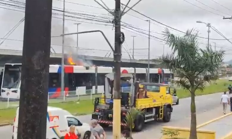 VÍDEO - Incêndio atinge vagão do VLT