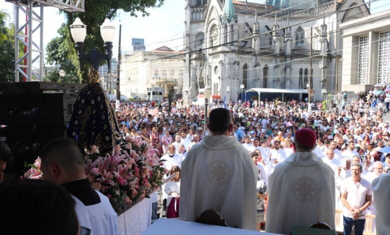 6 mil santistas se juntam para rezar e homenagear a Padroeira