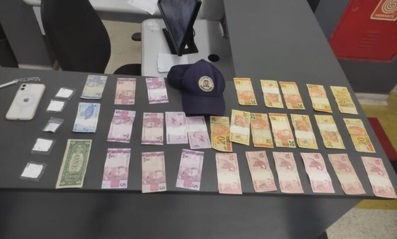 Adolescente é preso em flagrante por tráfico de drogas