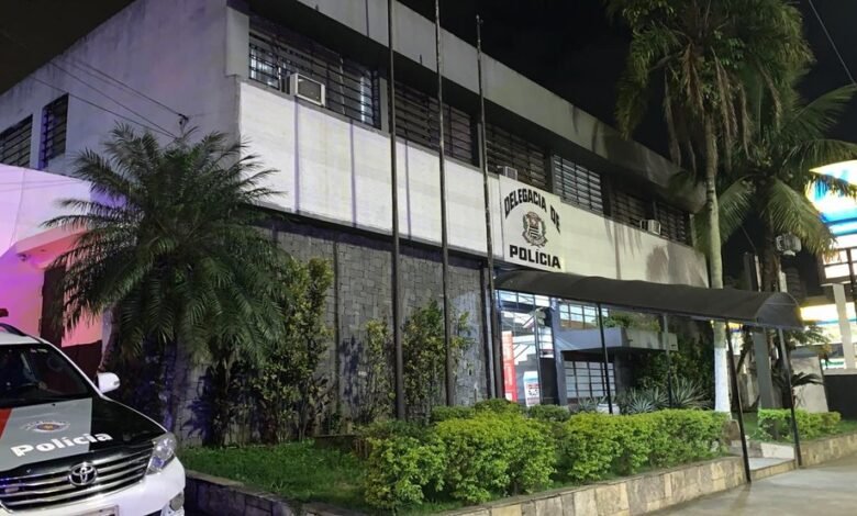 Policial civil morre na porta de delegacia após ser baleado por PM