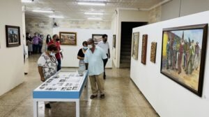 Pinacoteca Municipal “Professor Ivo de Souza”, um espaço montado na Casa da Cultura e composto de mais de 50 obras com exposição de quadros