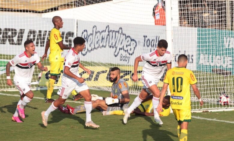 Paulistão: São Paulo vence sem sustos o Mirassol e assegura a primeira posição do Grupo B
