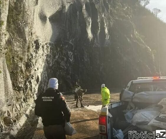 Devido ao frio extremo, Estrada congela e Polícia é chamada