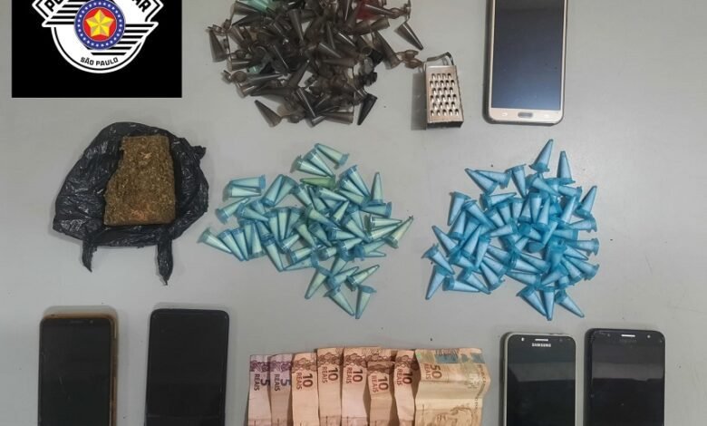 Um homem é preso e um menor apreendido por tráfico de drogas