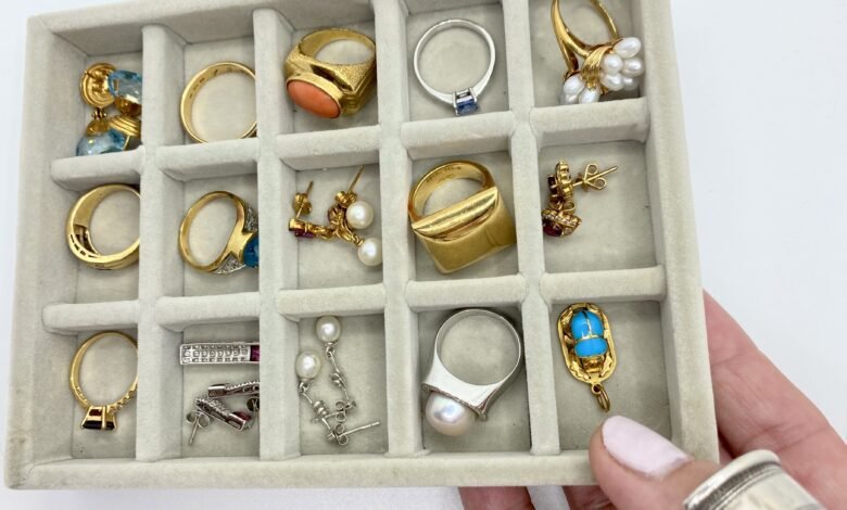 Vendedora de semi-jóias tem mostruário furtado