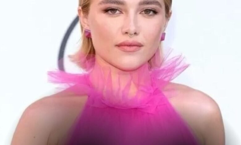 Atriz da Marvel mostra seios em evento