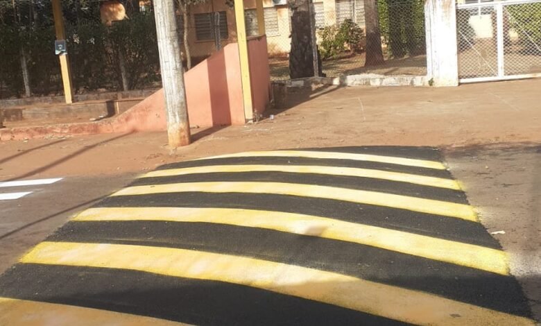 Novo redutor de velocidade no Distrito de Alberto Moreira é instalado
