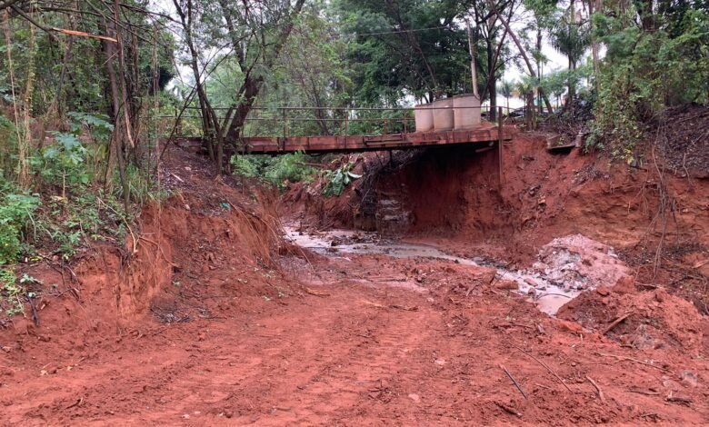 Obras da ponte da Estrada das Palmeiras estão em andamento