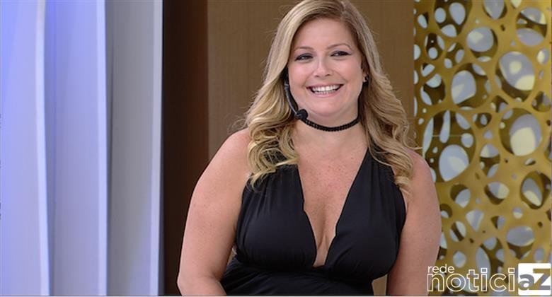 Regininha Poltergeist disponibiliza contato telefônico através de rede social para realização de serviços de massagem