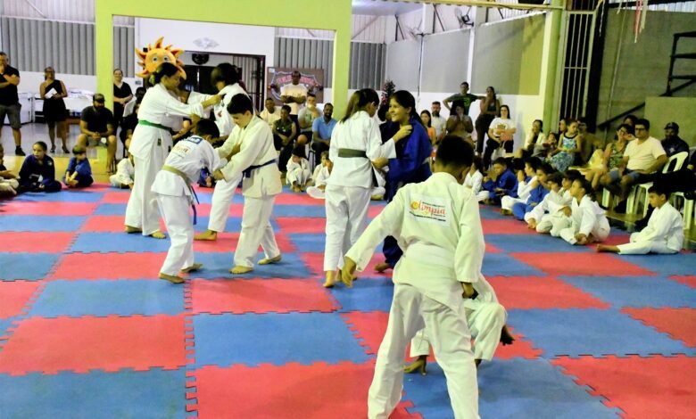 Escola Municipal de Judô realiza graduação e troca de faixa para 65 judocas olimpienses