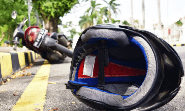 Motociclista fica ferido após atropelar cachorro