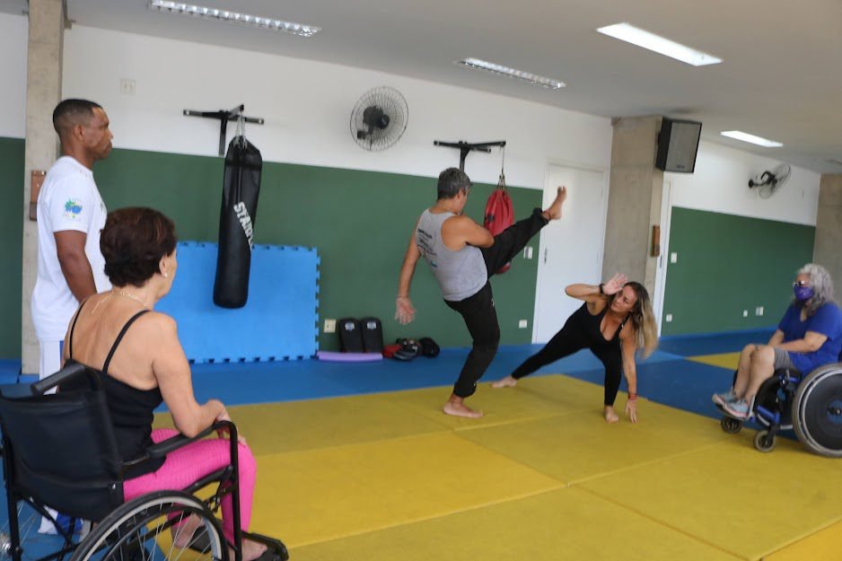 Curso de defesa pessoal em Santos beneficia mulheres com deficiência
