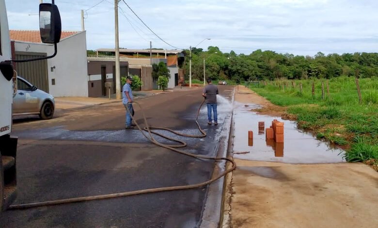 Cidade Bonita é Cidade Limpa: serviço segue pelos bairros de Guaíra