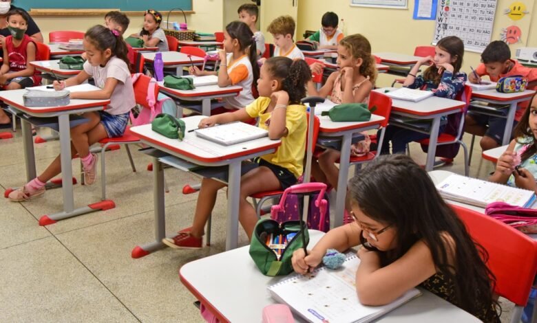 Prefeitura premia escolas com melhor evolução na aprendizagem