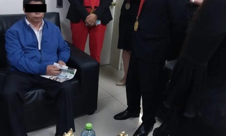 Presidente do Peru é preso após ser destituído do cargo