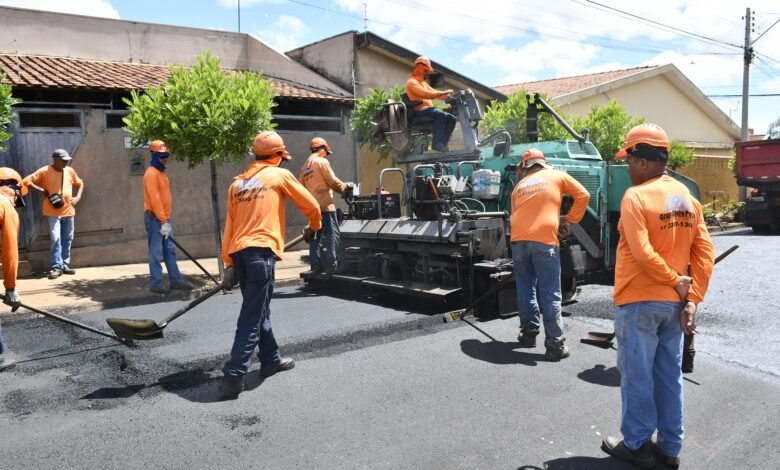 Cerca de 60 ruas e avenidas em diversos bairros de Olímpia e dos distritos recebem novo asfalto
