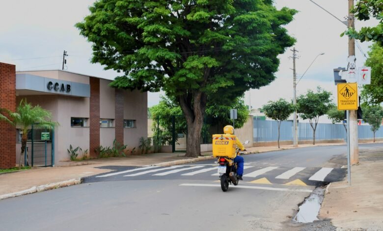 Prefeitura instala novas lombofaixas e redutores de velocidade para melhorar a Segurança do Trânsito