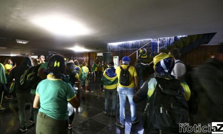 Presidente do Senado entrega à PGR representação contra golpistas