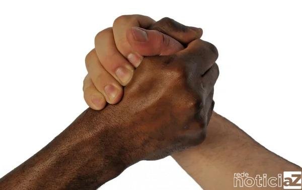 Lula sanciona lei que equipara crime de injúria racial ao racismo